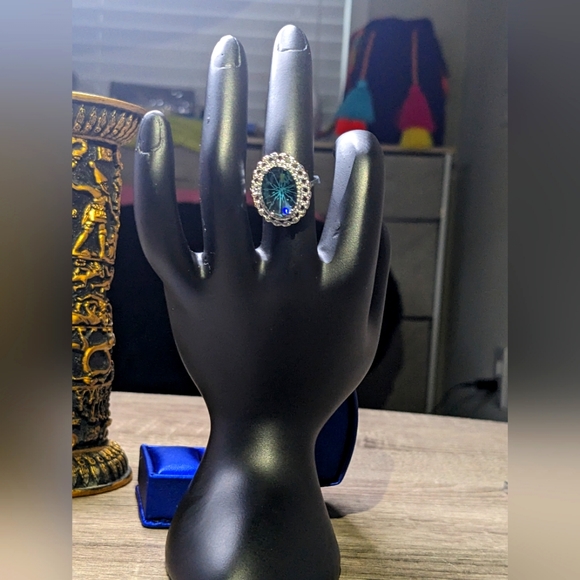 New 925 Sterling Silver Ring with Brazilian Green Simulated Diamond. - Picture 9 of 9